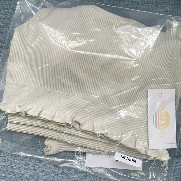 NWT • Ruffle Set - Seamless Bra and Short - Picture 16 of 16